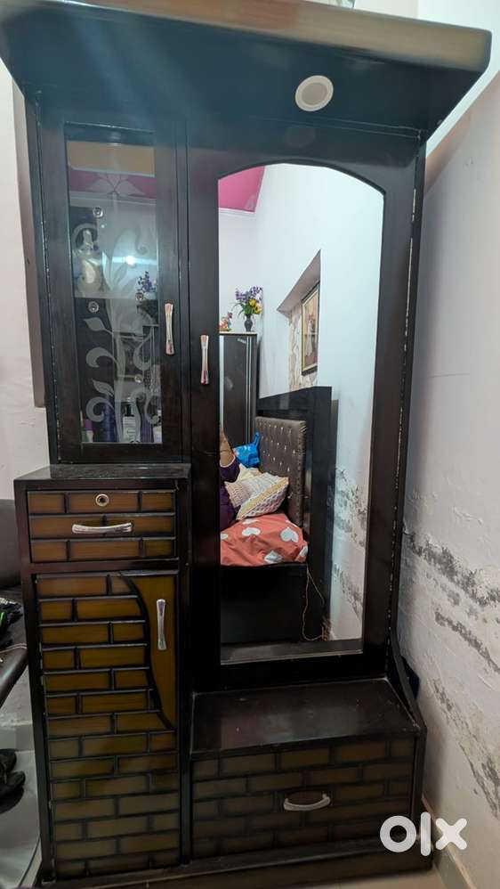 Dressing table
