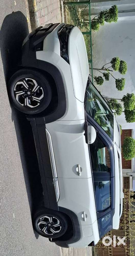 Maruti Suzuki Brezza 1.5 Zxi At Smart Hybrid, 2023, Petrol