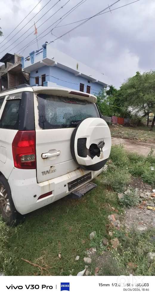 Mahindra Tuv 300 T8 2016 Finesh Ki Gadi Hai Or Denting Painting Magrhi