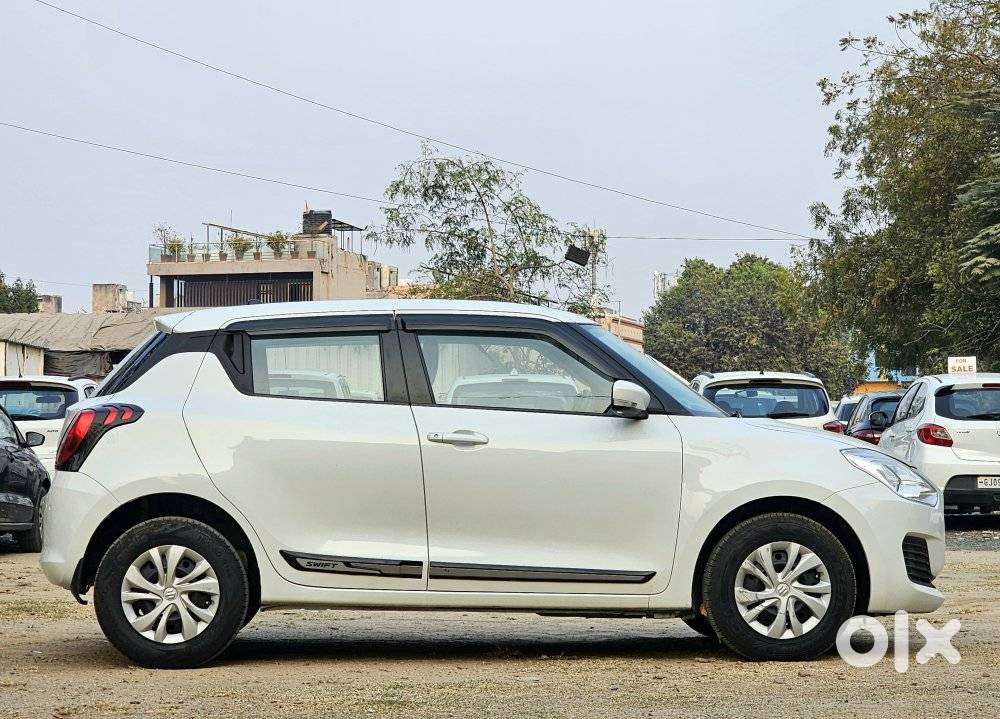 Maruti Suzuki Swift Vxi + Manual, 2022, Petrol