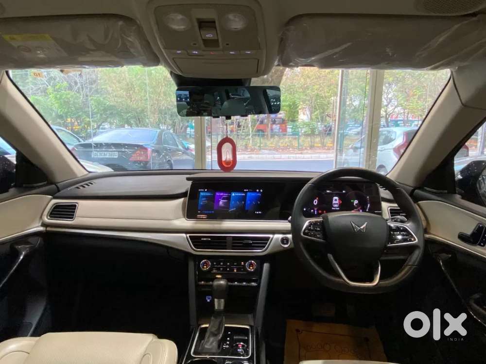 Mahindra Xuv700 2.2 Ax 7 Diesel At Luxury Pack Str Awd, 2023, Diesel