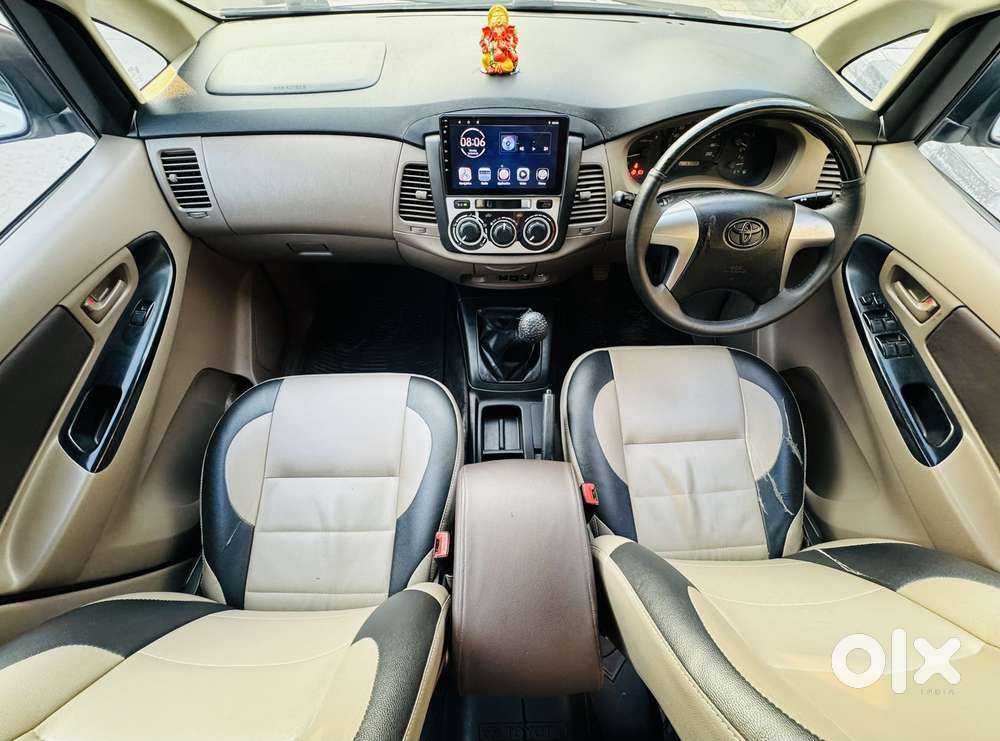 Toyota Innova 2.5 G (diesel) 8 Seater Bs Iv, 2015, Diesel