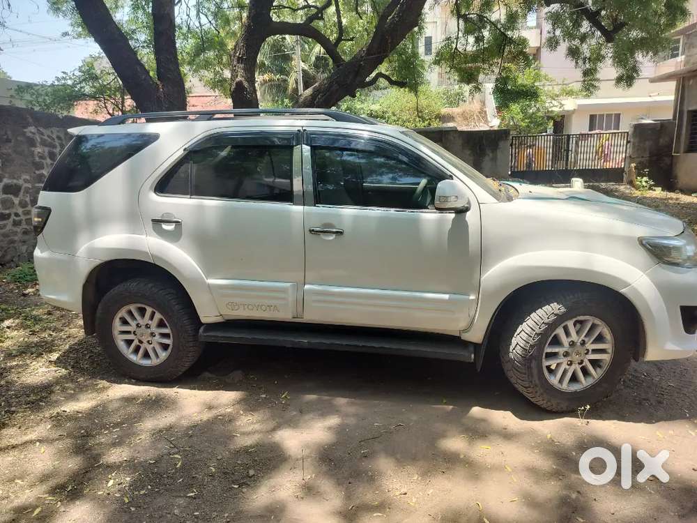 Toyota Fortuner 2013 Diesel Well Maintained 100% Tire
