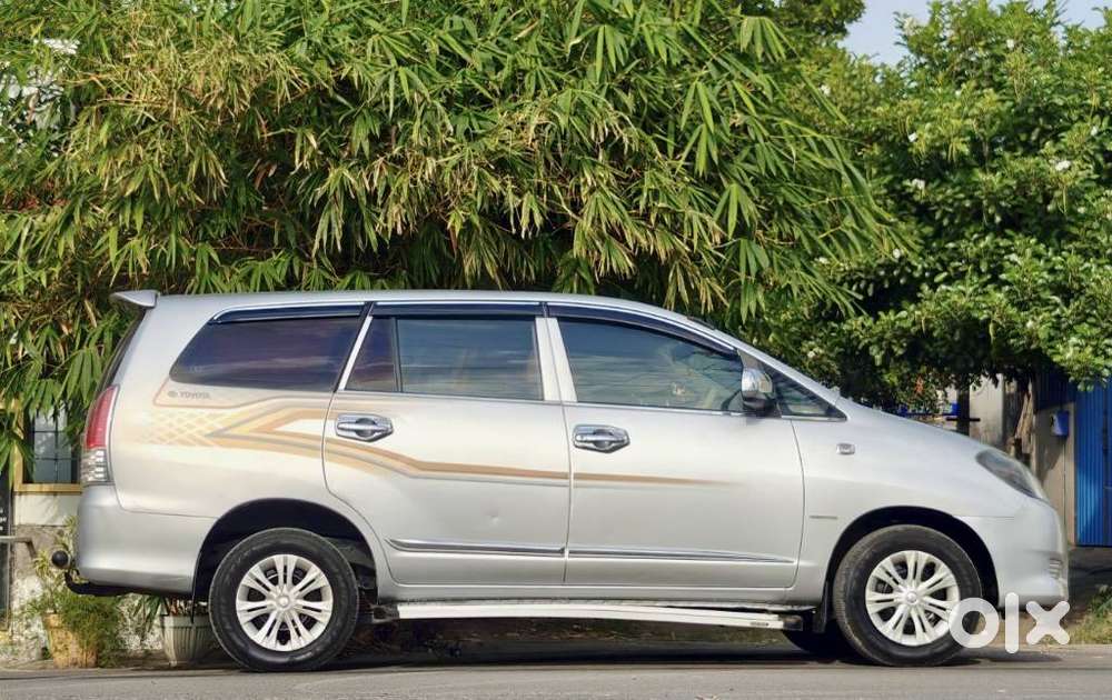 Toyota Innova 2.5 G (diesel) 8 Seater, 2011, Diesel