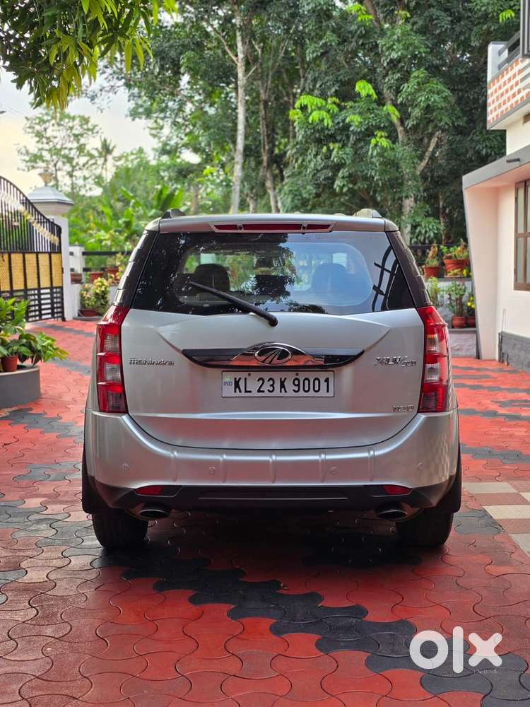 Mahindra Xuv500 W10 With Sunroof