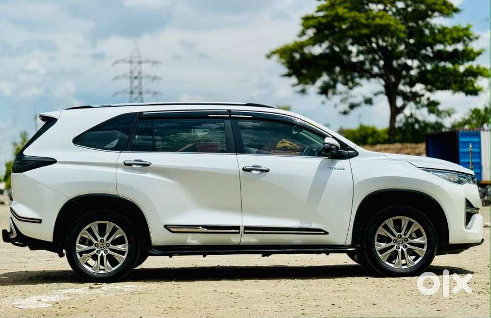 Toyota Innova Hycross 2.0 Zx (o) Hybrid 7 Str, 2024, Petrol