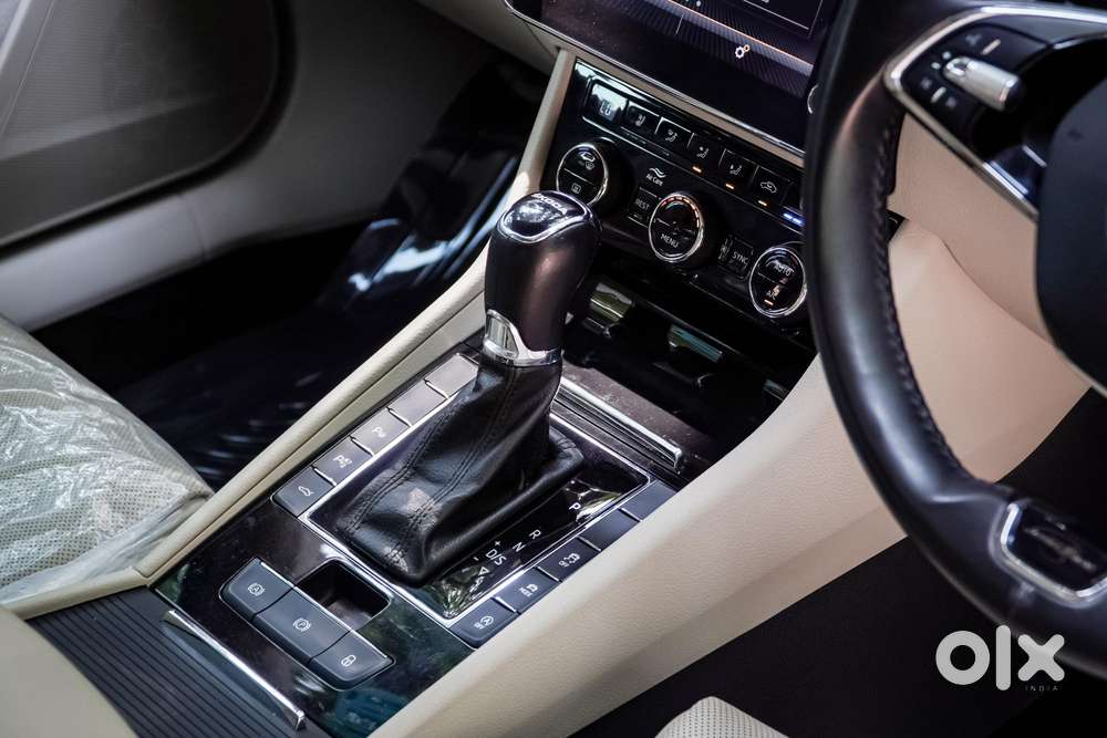 Skoda Superb 2.0 Tsi At L&k, 2023, Petrol