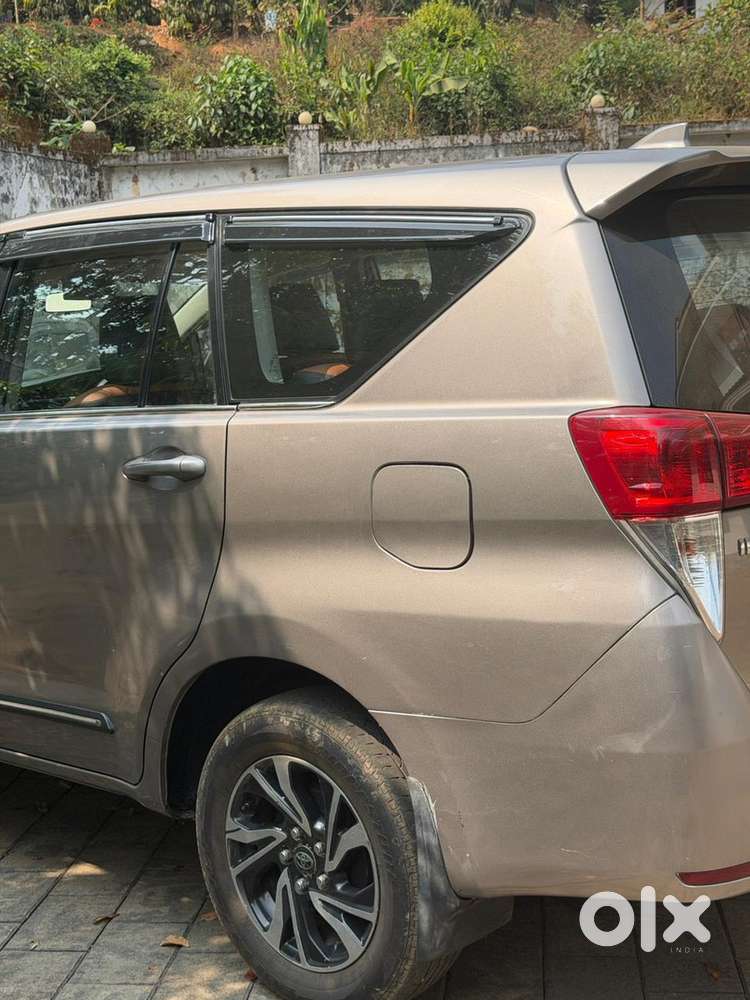Toyota Innova Crysta Diesel 2017 2.8g Automatic