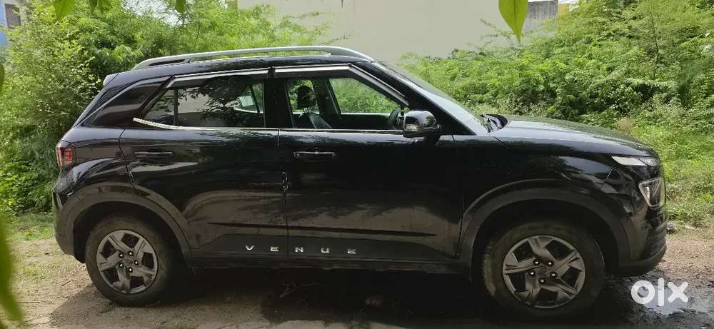 Hyundai Venue 1.0 2023 Km Driven