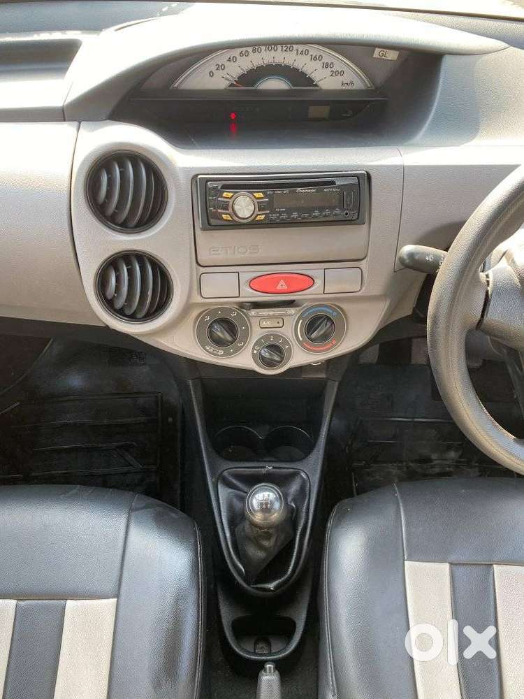 Toyota Etios Liva 2011-2012 G, 2011, Petrol