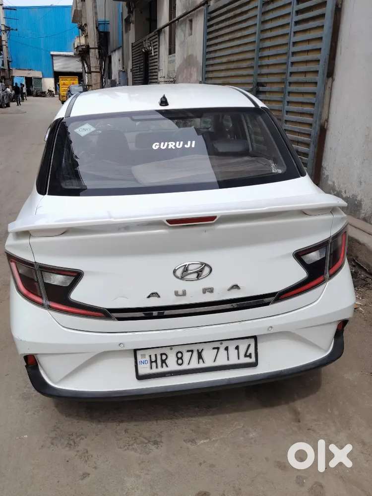 1 Handed Car Near And Clean