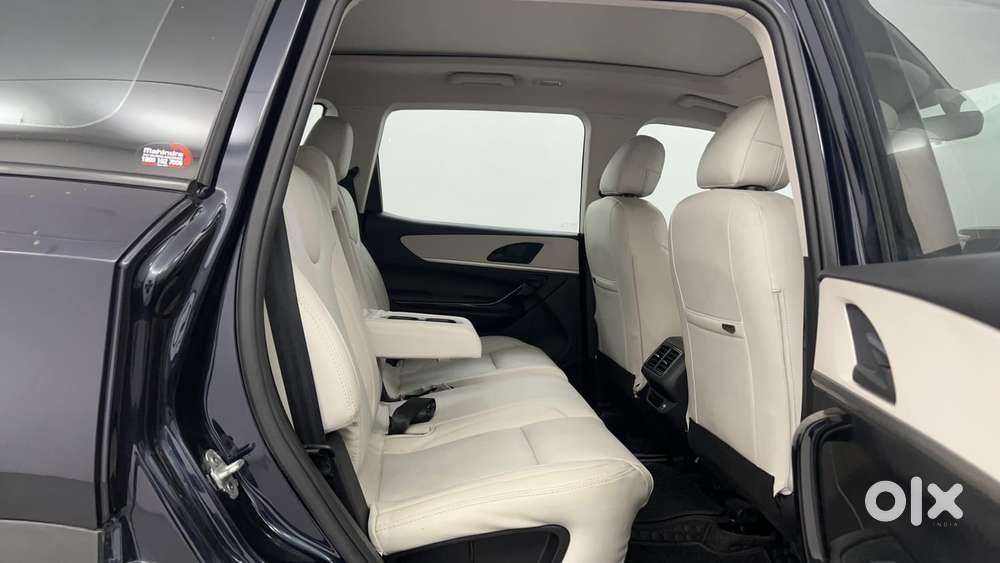 Mahindra Xuv700 2.2 Ax 5 Diesel At 7 Str, 2024, Diesel