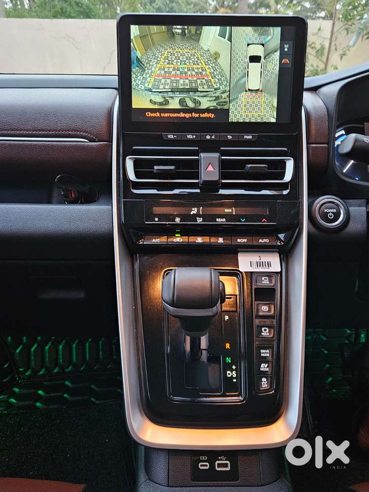 Toyota Innova Hycross 2.0 Vx (o) Hybrid 8 Str, 2025, Petrol