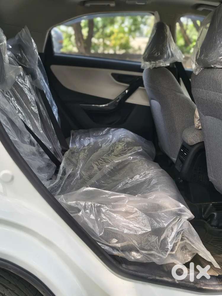 Tata Curvv Pure Plus S 1.2 Revotron Petrol 6mt, 2025, Petrol