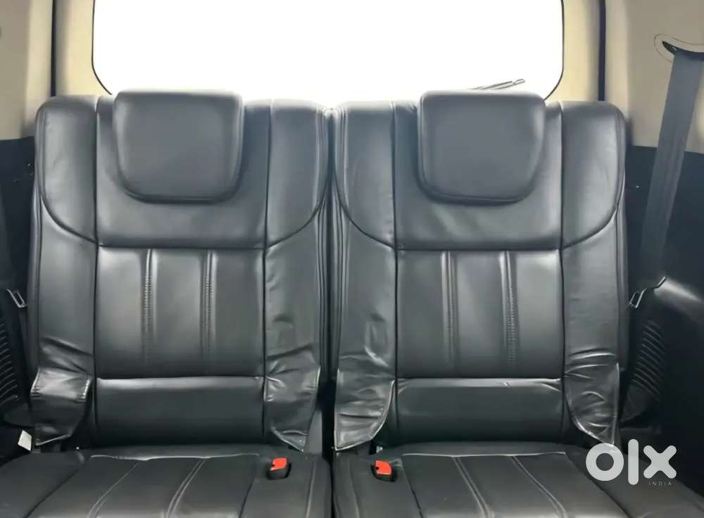 Mahindra Xuv500 W10 2017