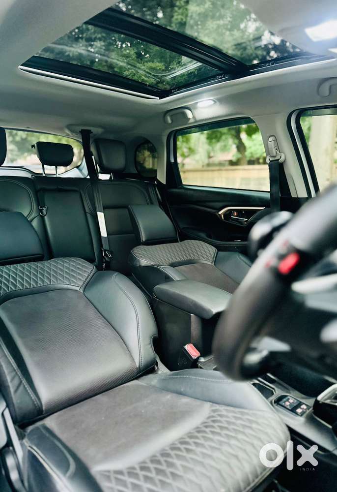 Maruti Suzuki Grand Vitara 1.5 Alpha Plus Intelligent Hybrid Ecvt, 2..