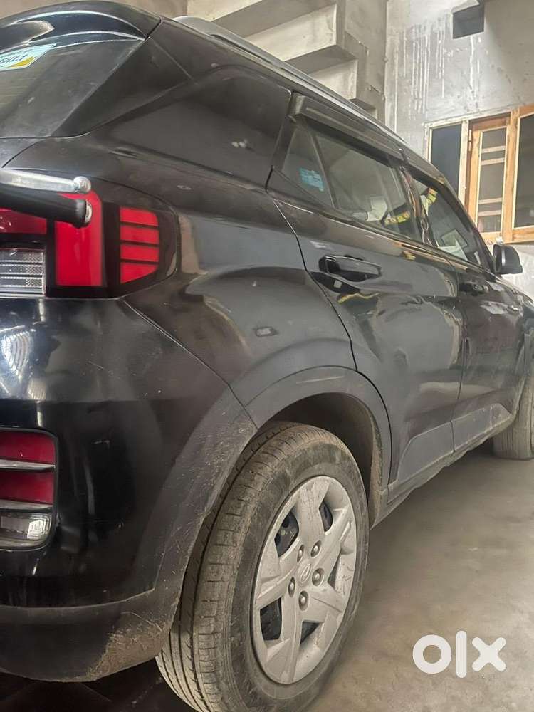 Hyundai Venue 2022 Petrol 30000 Km Driven