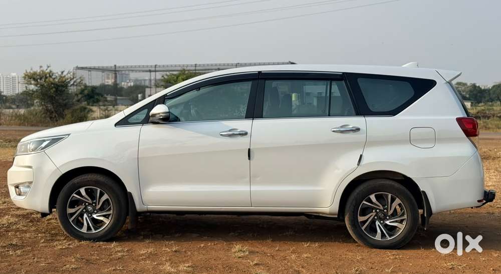 Toyota Innova Crysta 2.4 V 8 Str, 2023, Diesel