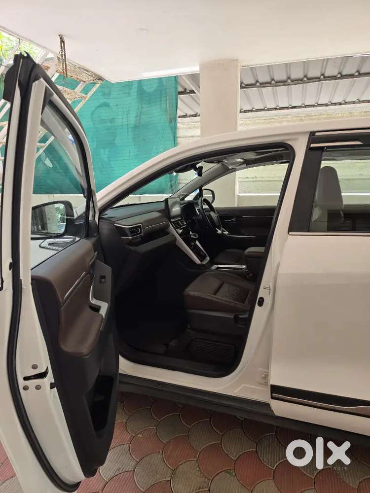 Toyota Innova Hycross 2023 Petrol Good Condition