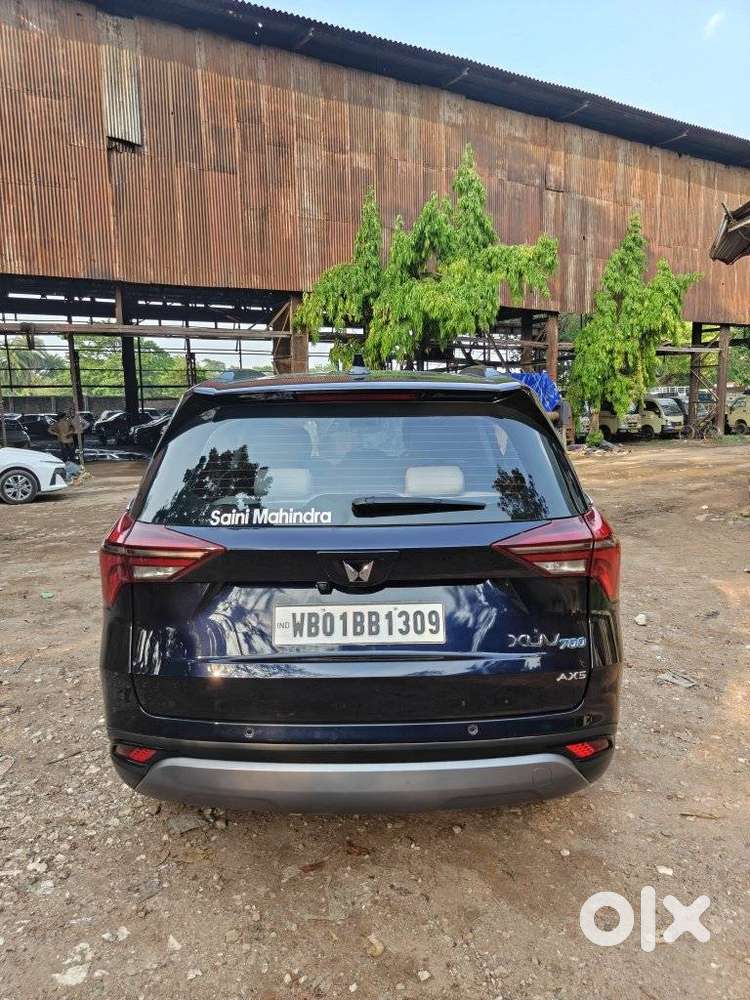 Mahindra Xuv700 2.0 Ax 5 Petrol Mt 7 Str, 2025, Petrol
