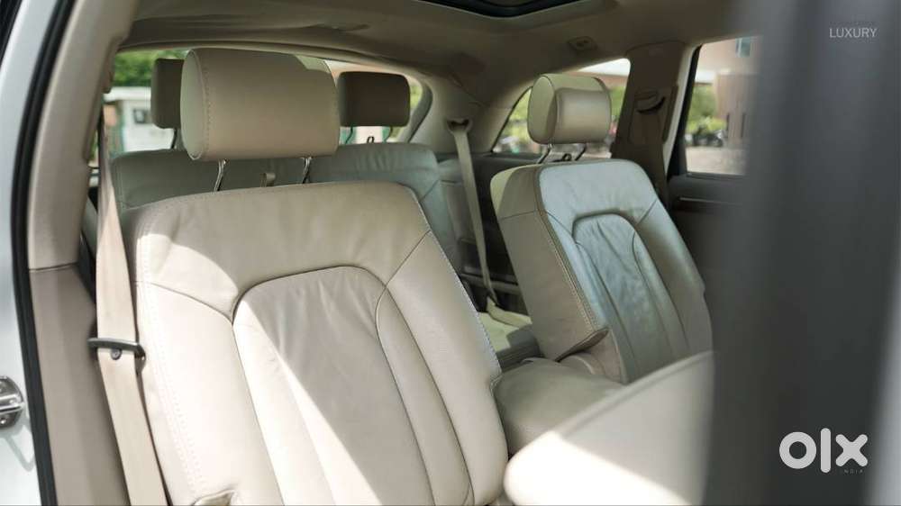 Well Maintained White Audi Q7.