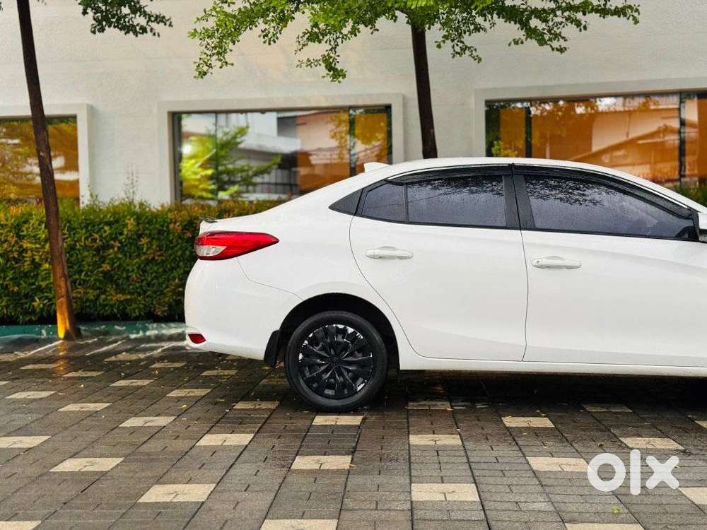 Toyota Yaris J Cvt, 2018, Petrol