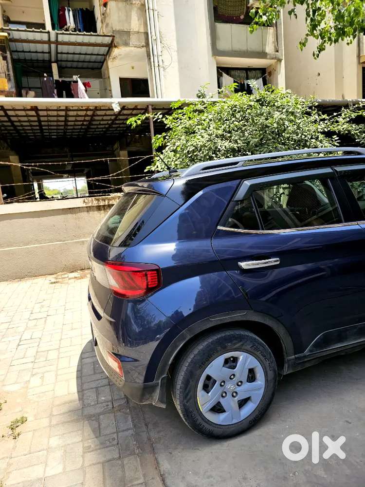 Hyundai Venue 2022 Petrol Well Maintained