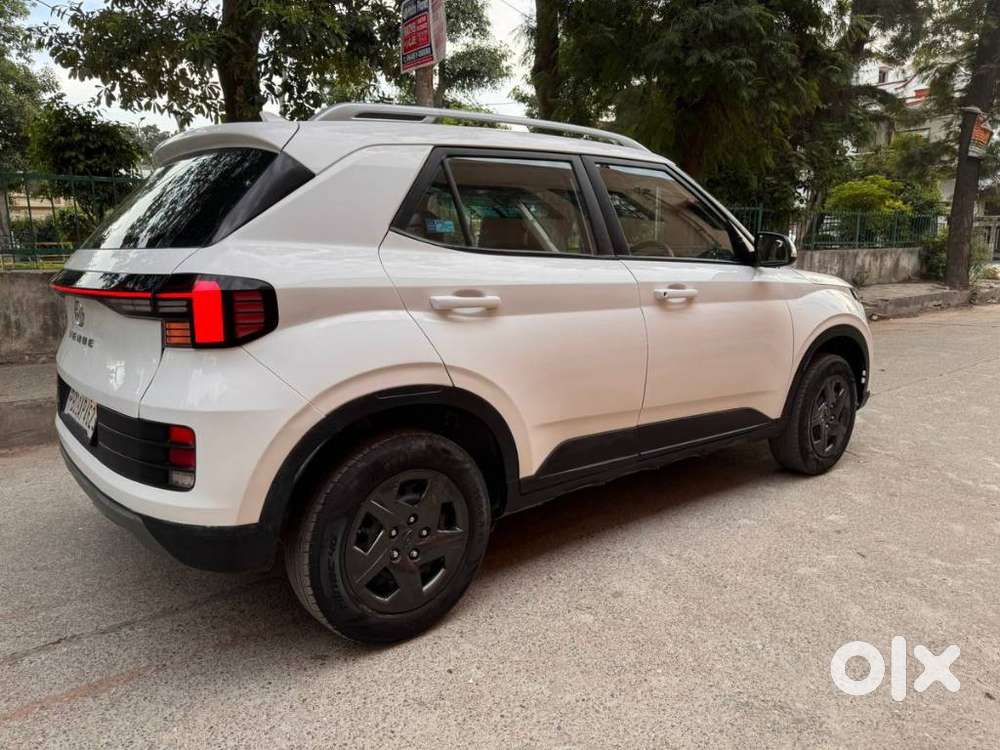 Hyundai Venue 1.2 S (o), 2024, Petrol