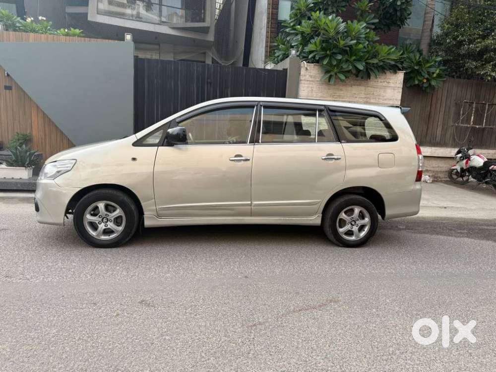 Toyota Innova 2.5 G (diesel) 8 Seater, 2015, Diesel