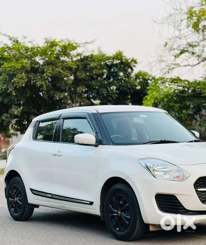 Maruti Suzuki Swift Vxi + Manual, 2022, Petrol