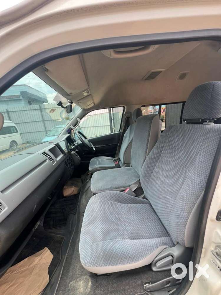 Toyota Hiace 2010 Diesel 77000 Km Driven