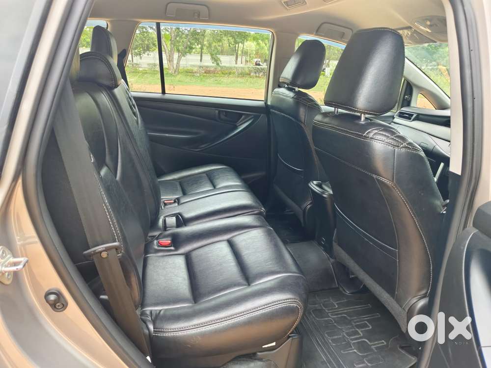 Toyota Innova Crysta 2.4 G Mt, 2023, Diesel