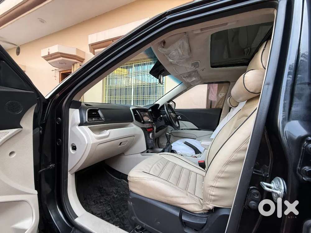 Mahindra Xuv300 W8 Diesel In Showroom Condition