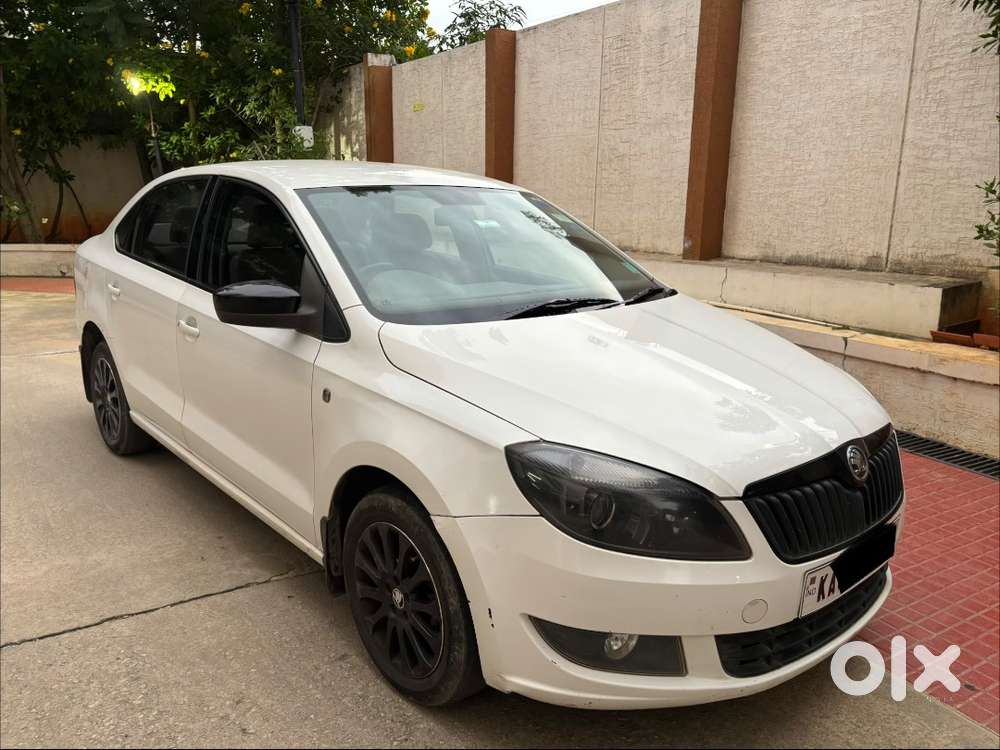 Skoda Rapid 1.6 Mpi Elegance Plus Black Edition  2015