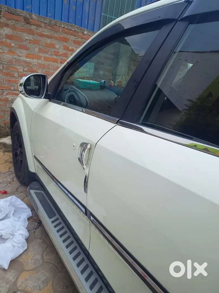 Mahindra Xuv500 2018 Diesel 75000 Km Driven