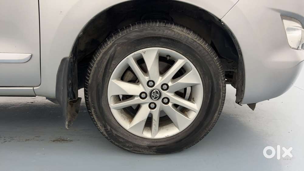 Toyota Innova Crysta [2016-2020] 2.4 Gx At 8 Str, 2016, Diesel