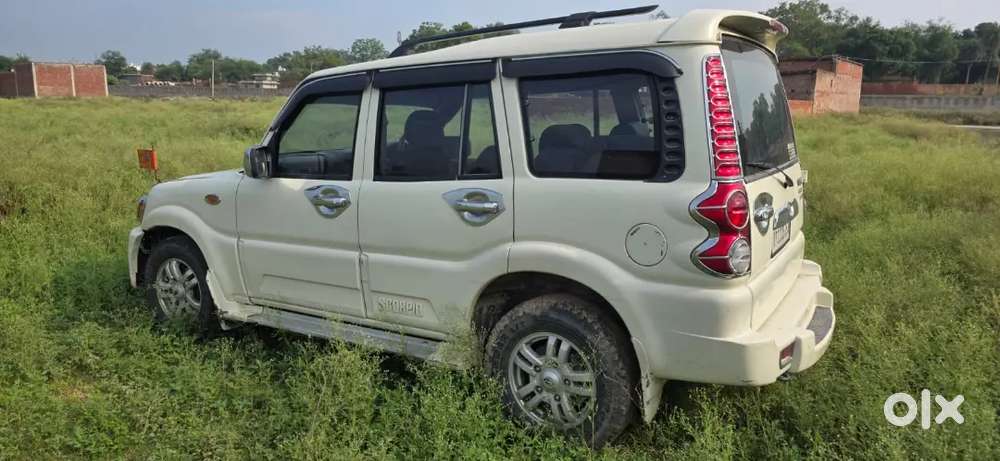 Mahindra Scorpio Classic 2011 Petrol Classic