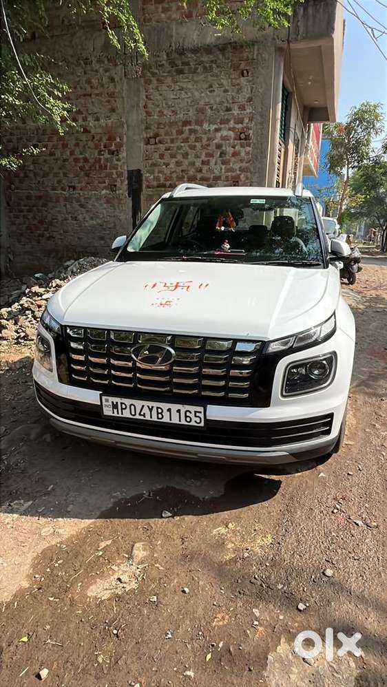 Hyundai Venue 2024 Petrol 19000 Km Driven