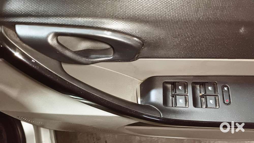 Tata Tiago 1.2 Revotron Xt, 2016, Petrol