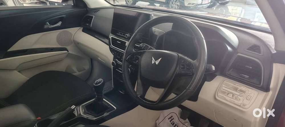 Mahindra Xuv 3xo Ax5 Pm Mt, 2024, Petrol