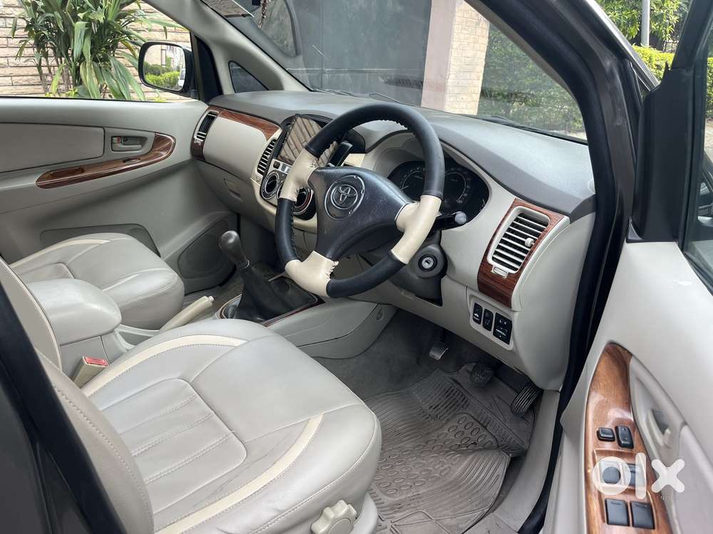 Toyota Innova 2.5 G4 Diesel 8-seater, 2010, Diesel