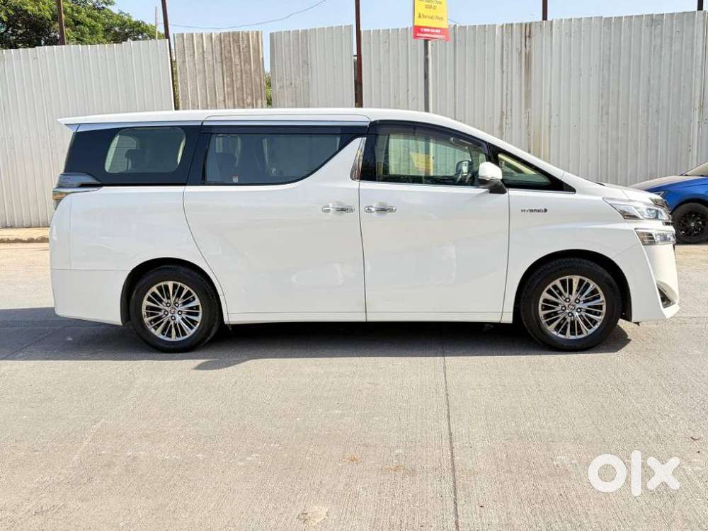 Toyota Vellfire 2.5 Hybrid, 2023, Petrol