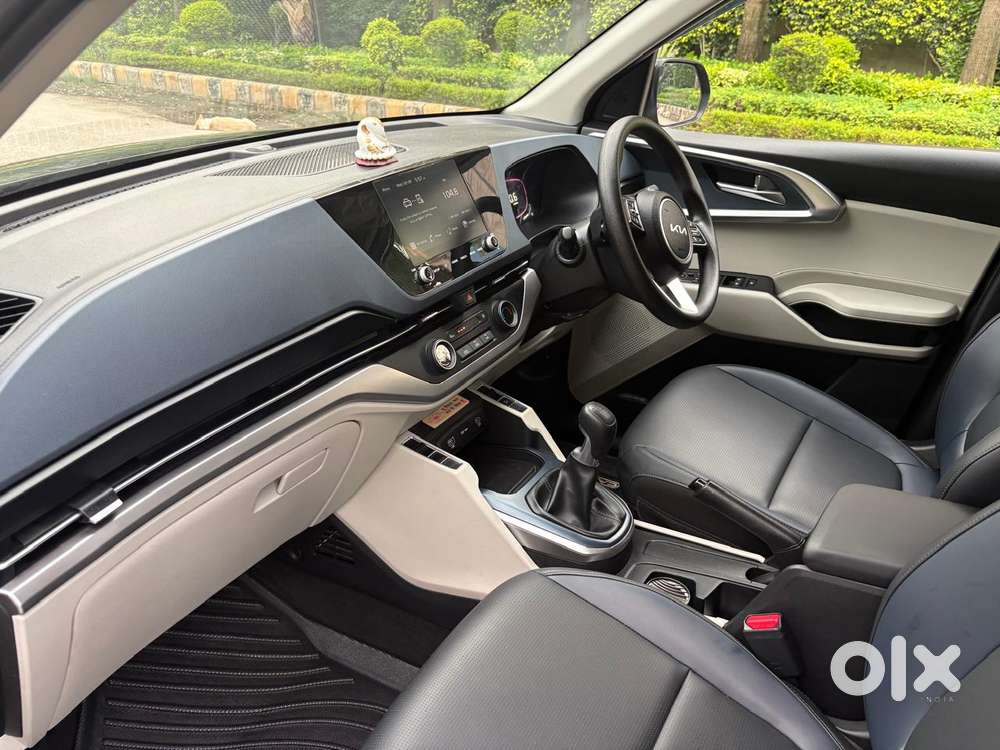 Kia Carens D1.5 6mt Premium 07, 2024, Petrol