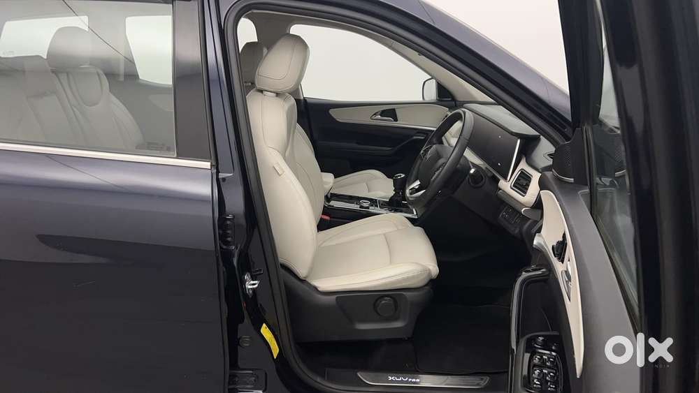 Mahindra Xuv700 2.0 Ax 7 Petrol At Luxury Pack Str, 2023, Diesel