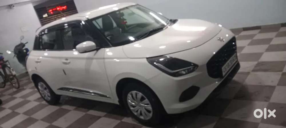 Maruti Suzuki Swift Vxi Petrol 2025 Ags