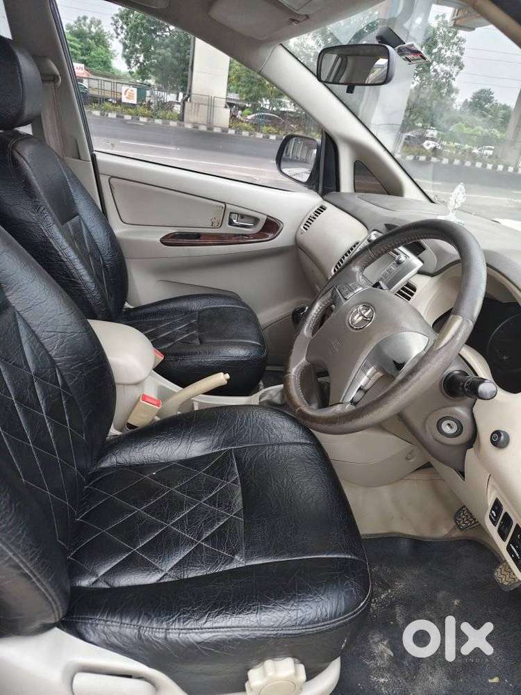 Toyota Innova 2.5 V 8 Str, 2012, Diesel