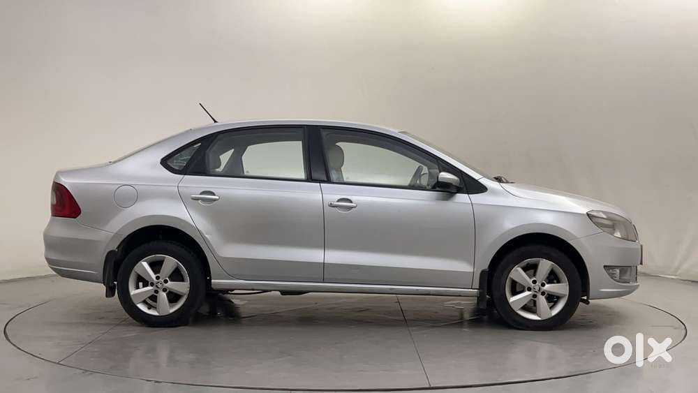 Skoda Rapid [ ] 1.6 Style Plus Mpi At, 2016, Petrol