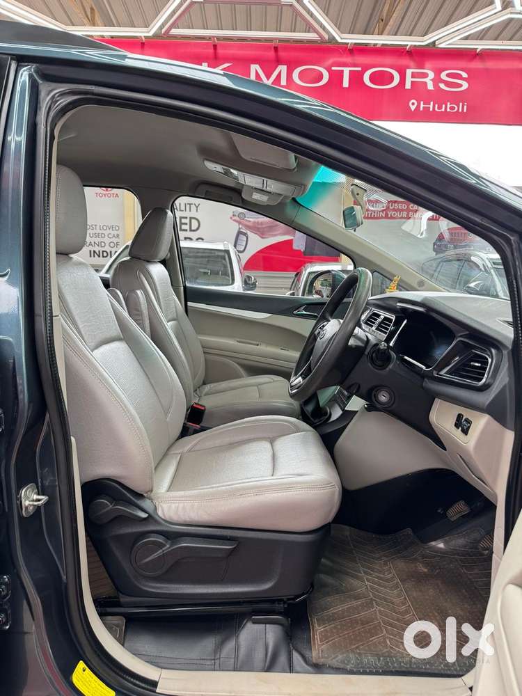 Mahindra Marazzo M6, 2018, Diesel