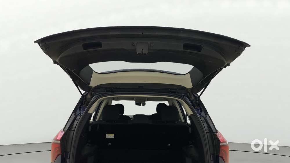 Mahindra Xuv700 2.0 Ax 5 Petrol At Str, 2022, Petrol