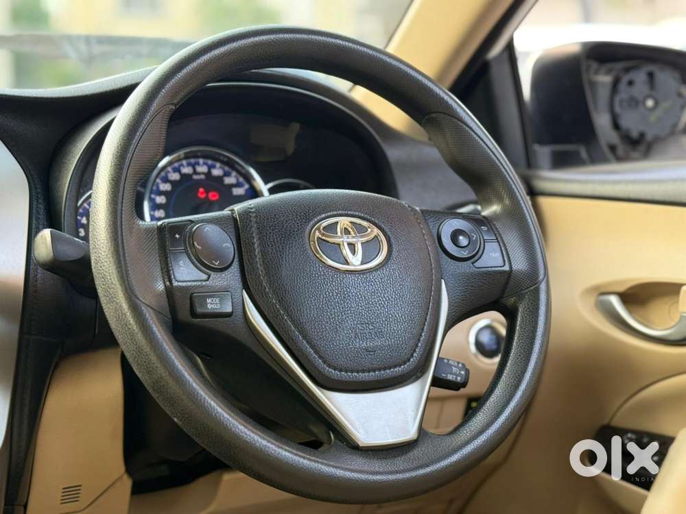 Toyota Yaris V Cvt, 2019, Petrol